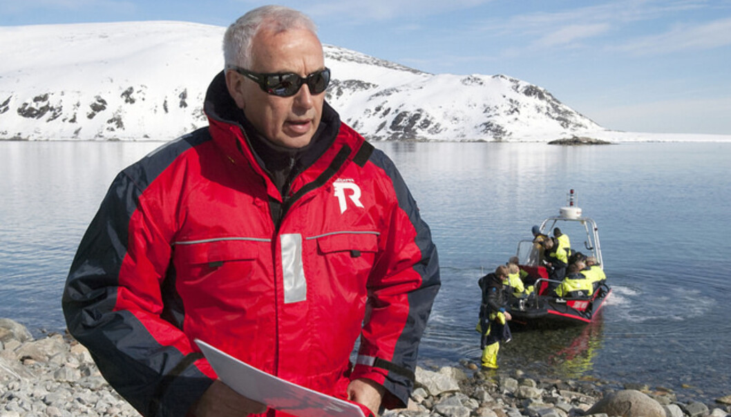 Paul Wassmann og kollegene i prosjektet ArcticSIZE forsker på den marginale issonen i Arktis. Foto: Karine Nigar Aarskog Paul Wassmann og kollegene i prosjektet ArcticSIZE forsker på den marginale issonen i Arktis. Foto: Karine Nigar Aarskog
