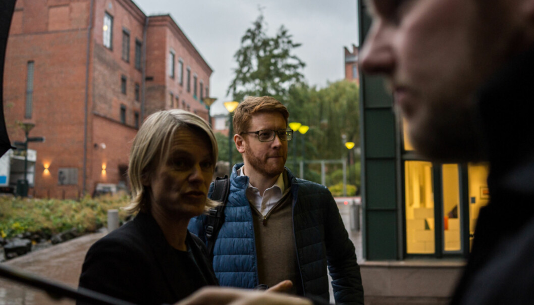 Nina Sandberg og Martin Henriksen i Arbeiderpartiet besøkte Høgskolen i Oslo og Akershus i går og gjentar nå forslaget lovfestet rett til tilgang på studentombud for alle landets studenter. Foto: David Engmo