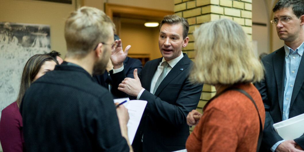 Vikarierende kunnskapsminister Henrik Asheim, i vandrehallen på Stortinget dagen da statsbudsjettet ble lagt fram. Foto: Ketil Blom Haugstulen Vikarierende kunnskapsminister Henrik Asheim, i vandrehallen på Stortinget dagen da statsbudsjettet ble lagt fram. Foto: Ketil Blom Haugstulen