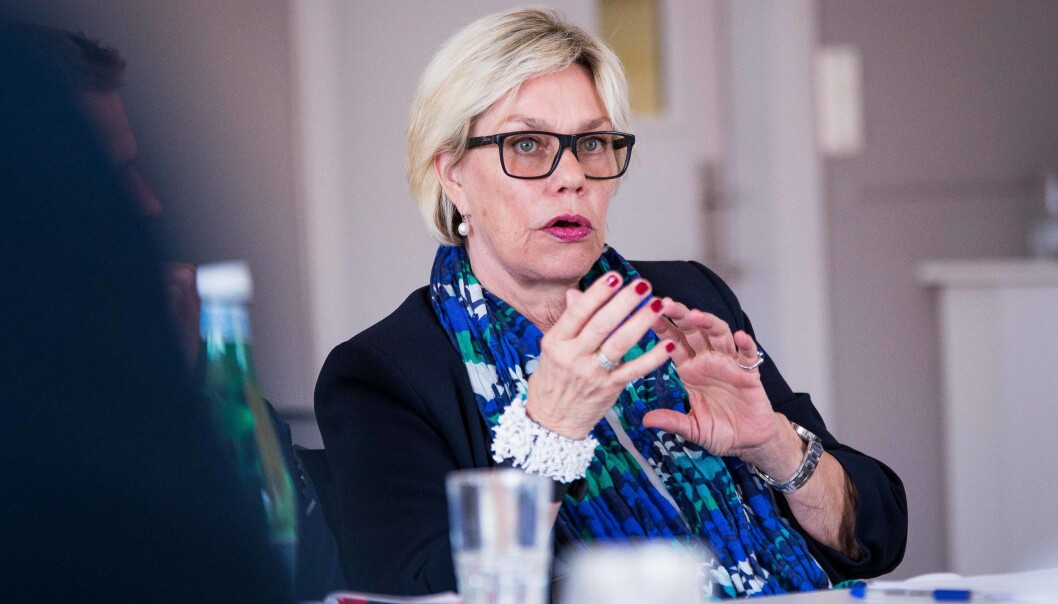 Psykologiprofessor Fanny Duckert, mener det har vært for dårlig tilsyn og for dårlig kontroll med internklinikkene på Psykologisk institutt i Oslo. Dagens universitetsledelse har stengt klinikkene med øyeblikkelig virkning fordi de frykter lovbrudd. Foto: Siri Ø. Eriksen Psykologiprofessor Fanny Duckert, mener det har vært for dårlig tilsyn og for dårlig kontroll med internklinikkene på Psykologisk institutt i Oslo. Dagens universitetsledelse har stengt klinikkene med øyeblikkelig virkning fordi de frykter lovbrudd. Foto: Siri Ø. Eriksen
