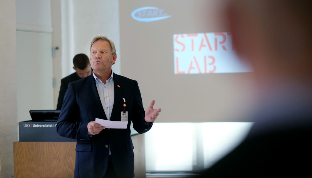 Per Morten Sandset er ledelsens talsperson i klinikksaken. Han sier de ikke ønsker privat psykologpraksis i UiO-lokaler, men at det ikke har med stengingen av klinikkene å gjøre. Foto: Ketil Blom Haugstulen Per Morten Sandset er ledelsens talsperson i klinikksaken. Han sier de ikke ønsker privat psykologpraksis i UiO-lokaler, men at det ikke har med stengingen av klinikkene å gjøre. Foto: Ketil Blom Haugstulen