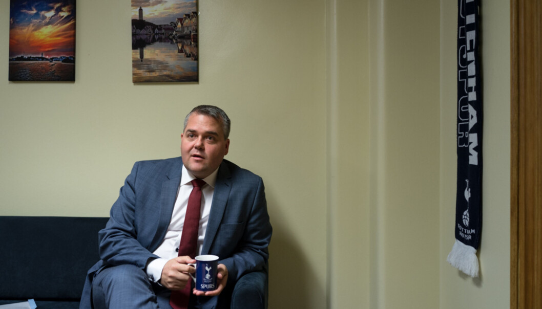 Roy Steffensen (FrP), leder i Utdannings- og forskningskomiteen på Stortinget for 2017-2021. Bildene tatt på kontoret hans på Stortinget. Foto: David Engmo Roy Steffensen (FrP), leder i Utdannings- og forskningskomiteen på Stortinget for 2017-2021. Bildene tatt på kontoret hans på Stortinget. Foto: David Engmo