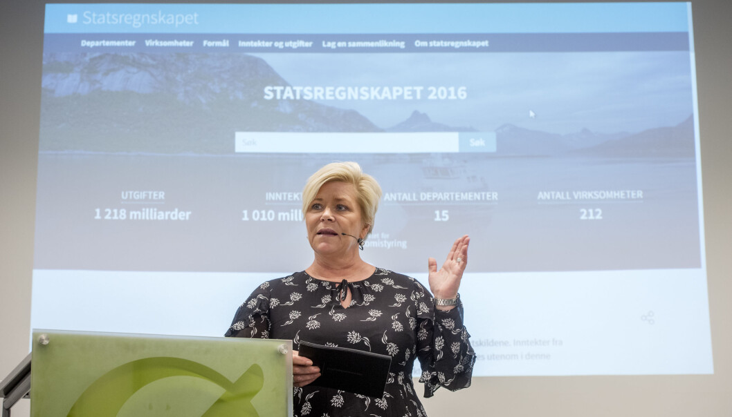 Finansdepartementet og statsråd Siv Jensen snur markedsmekanismene på hodet, dersom de krever at alle unviersiteter og høgskoler skal inn på samme løsning for IT og administrative systemer hos Direktoratet for økonomistyring, mener NMBU-direktør Lars Atle Holm. Foto: Skjalg Bøhmer Vold/DFØ Finansdepartementet og statsråd Siv Jensen snur markedsmekanismene på hodet, dersom de krever at alle unviersiteter og høgskoler skal inn på samme løsning for IT og administrative systemer hos Direktoratet for økonomistyring, mener NMBU-direktør Lars Atle Holm. Foto: Skjalg Bøhmer Vold/DFØ