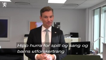 Statsrådsvikar Henrik Aasheim svarte på kritikken med en videoinnspilt sang i 2017. Statsrådsvikar Henrik Aasheim svarte på kritikken med en videoinnspilt sang i 2017.