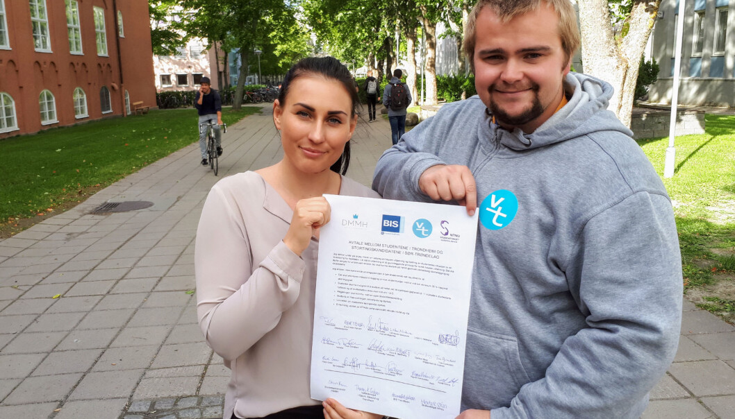 Studenttinget NTNU-leder Marte Øien med Thomas Krogstad Eriksen, leder av Velferdstinget i Gjøvik, Ålesund og Trondheim. Studenttinget NTNU-leder Marte Øien med Thomas Krogstad Eriksen, leder av Velferdstinget i Gjøvik, Ålesund og Trondheim.