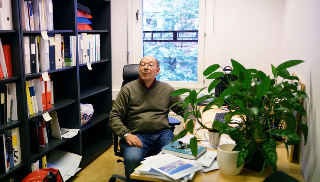 Førsteamanuensis dr. juris Jens Petter Berg på kontoret han karakteriserer som Førsteamanuensis dr. juris Jens Petter Berg på kontoret han karakteriserer som