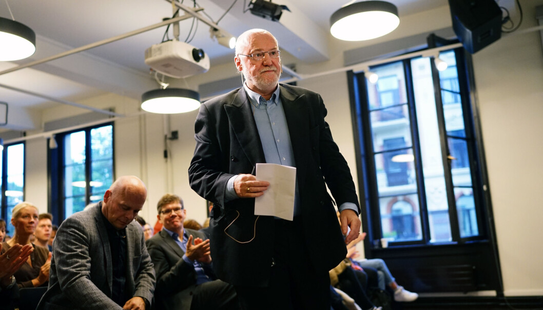 — Dette viser den nære sammenhengen mellom nasjonal og lokal politikk, sier professor Bernt Aardal. Her fra møte på Litteraturhuset i Oslo i 2017. Foto: Ketil Blom Haugstulen — Dette viser den nære sammenhengen mellom nasjonal og lokal politikk, sier professor Bernt Aardal. Her fra møte på Litteraturhuset i Oslo i 2017. Foto: Ketil Blom Haugstulen