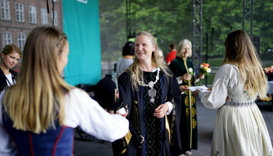 Rektor Mari Sundli Tveit immatrikulerte studenter til NMBU fredag. Foto: Ketil Blom Haugstulen