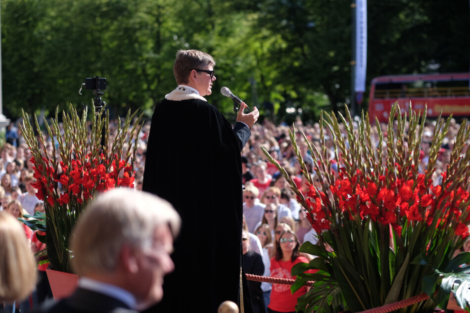 Rektor Svein Stølen takket de nye studentene for at de valgte Universitetet i Oslo under velkomstseremonien mandag 12. august. Arkivfoto: 2018. Foto: Ketil Blom Haugstulen Rektor Svein Stølen takket de nye studentene for at de valgte Universitetet i Oslo under velkomstseremonien mandag 12. august. Arkivfoto: 2018. Foto: Ketil Blom Haugstulen