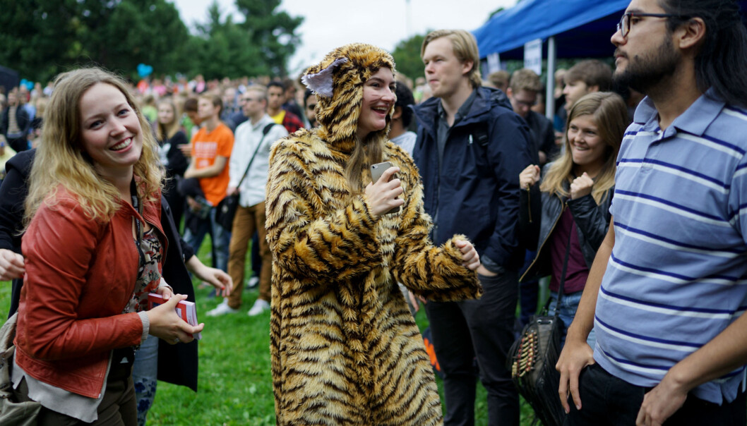 Julie Iversen er læringsmiljøansvarlig i Studentparlamentet ved Høgskolen i Oslo og Akershus. Her iført tigerkostyme på åpningsseremonien i august. Foto: Ketil Blom Haugstulen Julie Iversen er læringsmiljøansvarlig i Studentparlamentet ved Høgskolen i Oslo og Akershus. Her iført tigerkostyme på åpningsseremonien i august. Foto: Ketil Blom Haugstulen