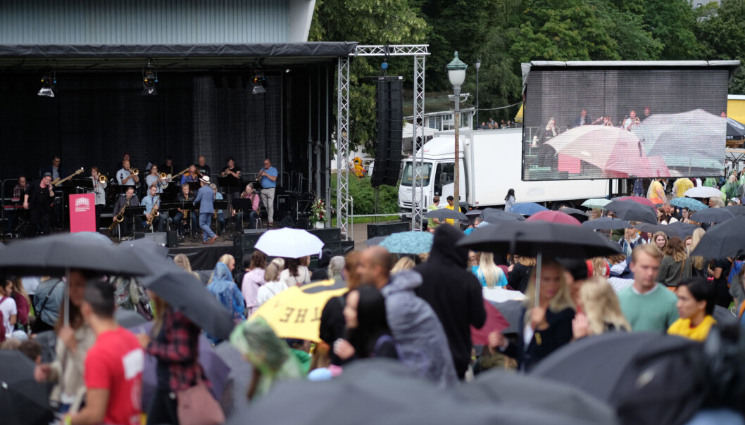 Det regnet da Høgskolen i Oslo og Akershus hadde sin åpningseremoni for nye studenter på St. Hanshaugen i år. Karoline Skarstein skriver om presset rundt det å være førsteårs student. Foto: Ketil Blom Haugstulen Det regnet da Høgskolen i Oslo og Akershus hadde sin åpningseremoni for nye studenter på St. Hanshaugen i år. Karoline Skarstein skriver om presset rundt det å være førsteårs student. Foto: Ketil Blom Haugstulen