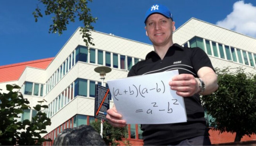 Alle som vil kan bli venn med konjugatsetningen med Høgskolen i Moldes populære Per Kristian Rekdal som matematikkfaglig reiseleder. Foto: Arild J. Waagbø Alle som vil kan bli venn med konjugatsetningen med Høgskolen i Moldes populære Per Kristian Rekdal som matematikkfaglig reiseleder. Foto: Arild J. Waagbø