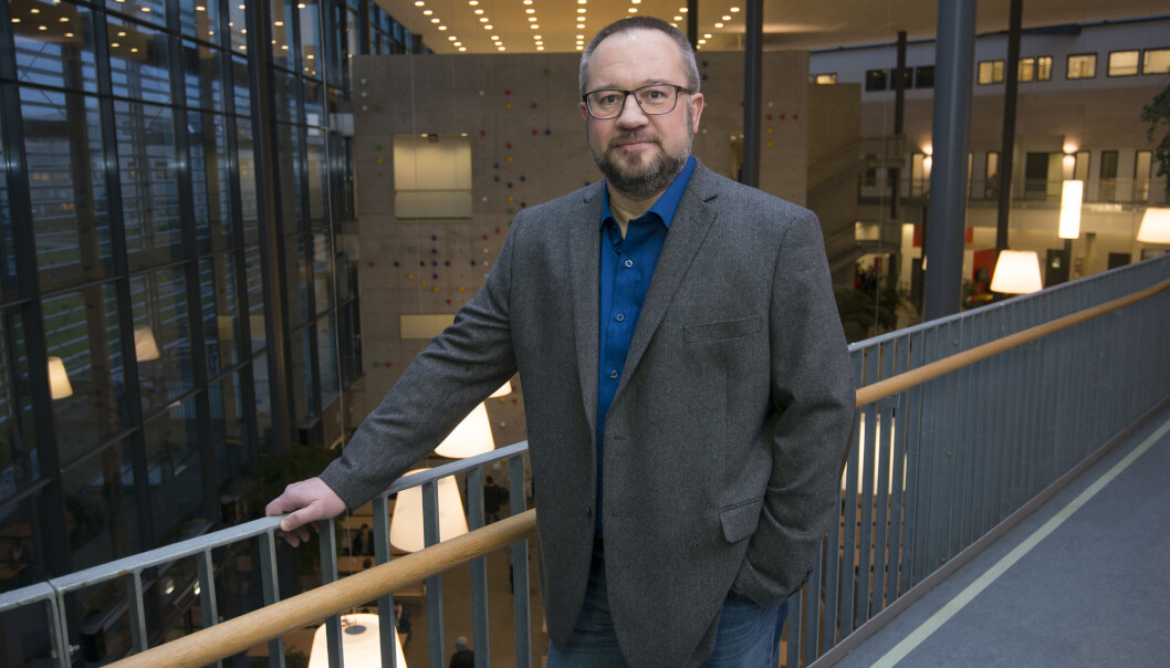 Dennis Aske, studentombud ved Universitetet i Stavanger, ønsker at universitetet hans blir flinkere til å synliggjøre at de har et studentombud og hva studentene kan få hjelp til hos ham. Foto: Asbjørn Jensen/UiS Dennis Aske, studentombud ved Universitetet i Stavanger, ønsker at universitetet hans blir flinkere til å synliggjøre at de har et studentombud og hva studentene kan få hjelp til hos ham. Foto: Asbjørn Jensen/UiS