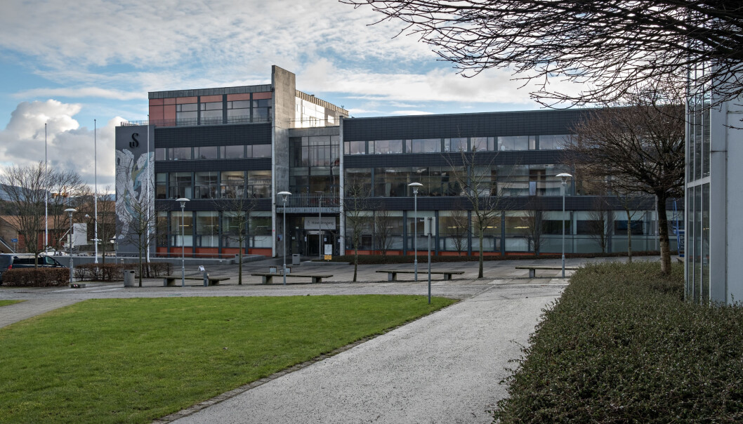 Arne Rettedals hus, administrasjonsbygget til Universitetet i Stavanger (UiS) på Ullandhaug. Styremedlem oppfordrer til forsiktighet i behandling av professoren som har kommet med grove ytringer. Foto: Aasland, Jarle Arne Rettedals hus, administrasjonsbygget til Universitetet i Stavanger (UiS) på Ullandhaug. Styremedlem oppfordrer til forsiktighet i behandling av professoren som har kommet med grove ytringer. Foto: Aasland, Jarle