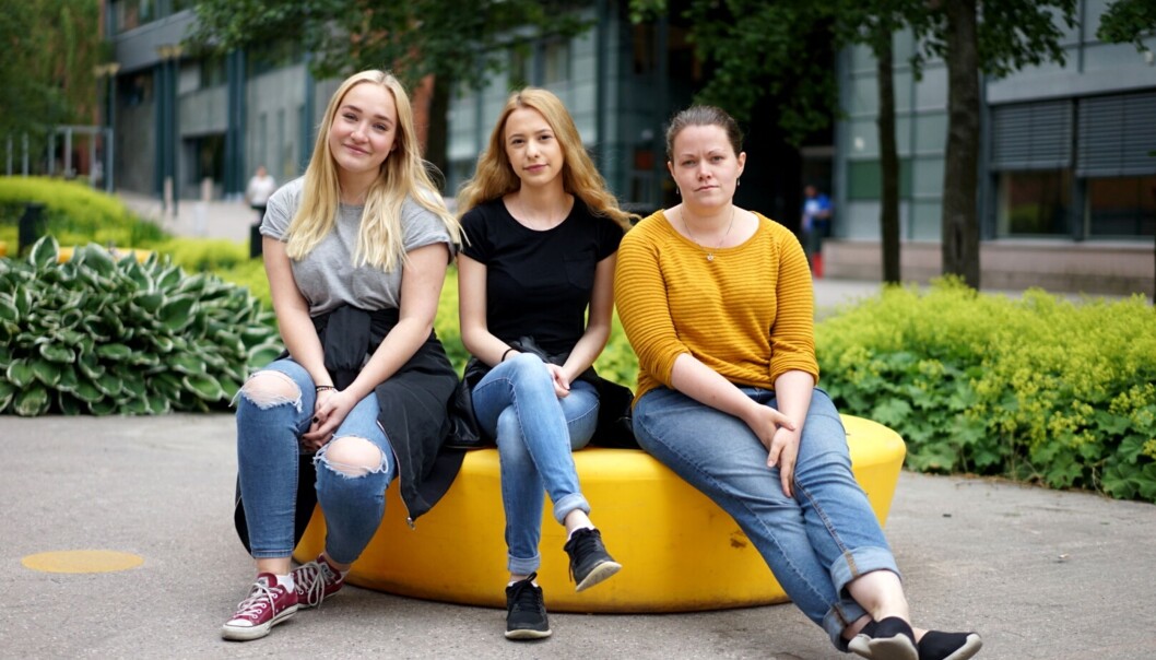 Tre av studentene på Høgskolen i Oslo og Akershus (HiOA) Sema Melissa Kalayci (21) fra Oslo, Ane Kirkberg Jørgensen (21) fra Kongsberg og Hege Næss (26) fra Halden tar forkurs i matematikk ved Høgskolen i Oslo og Akershus i sommer. Foto: Ketil Blom Tre av studentene på Høgskolen i Oslo og Akershus (HiOA) Sema Melissa Kalayci (21) fra Oslo, Ane Kirkberg Jørgensen (21) fra Kongsberg og Hege Næss (26) fra Halden tar forkurs i matematikk ved Høgskolen i Oslo og Akershus i sommer. Foto: Ketil Blom