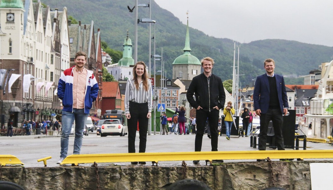 Det nye arbeidsutvalget til Studentparlamentet ved Universitetet i Bergen vil gjøre Bergen til en bedre by for studentene. Fra venstre Stian Skarheim Magelssen, Natalie Johnsen, Håkon Randgaard Mikalsen og Terje-André Kvinlaug. Foto: Dag Hellesund, På Høyden Foto: Dag Hellesund Det nye arbeidsutvalget til Studentparlamentet ved Universitetet i Bergen vil gjøre Bergen til en bedre by for studentene. Fra venstre Stian Skarheim Magelssen, Natalie Johnsen, Håkon Randgaard Mikalsen og Terje-André Kvinlaug. Foto: Dag Hellesund, På Høyden Foto: Dag Hellesund