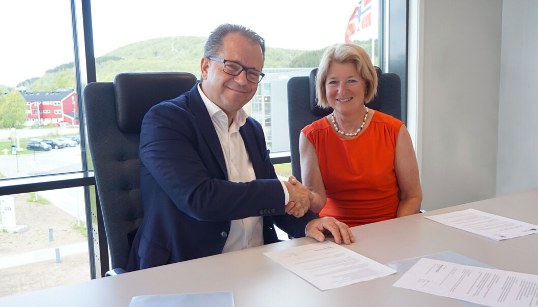 Rektor Bjørn Olsen ved Nord universitet og rektor Anne Husebekk ved UiT Norges arktiske universitet skal samarbeide tettere. Foto: Nord Rektor Bjørn Olsen ved Nord universitet og rektor Anne Husebekk ved UiT Norges arktiske universitet skal samarbeide tettere. Foto: Nord
