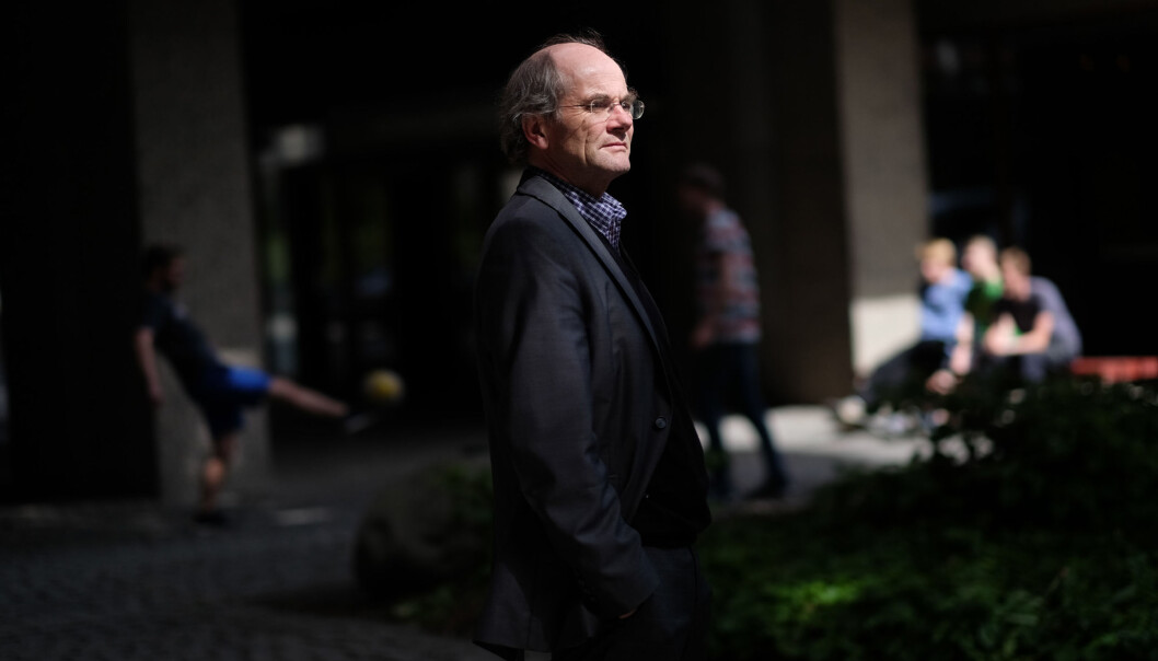— Det ligger mange muligheter i det miljøet her; nå har vi mange svært dyktige folk på plass. Om det nå drives på riktig måte i fremtiden kan det skje mye stort her, sier professor i filosofi, Olav Gjelsvik. Foto: Ketil Blom Haugstulen — Det ligger mange muligheter i det miljøet her; nå har vi mange svært dyktige folk på plass. Om det nå drives på riktig måte i fremtiden kan det skje mye stort her, sier professor i filosofi, Olav Gjelsvik. Foto: Ketil Blom Haugstulen