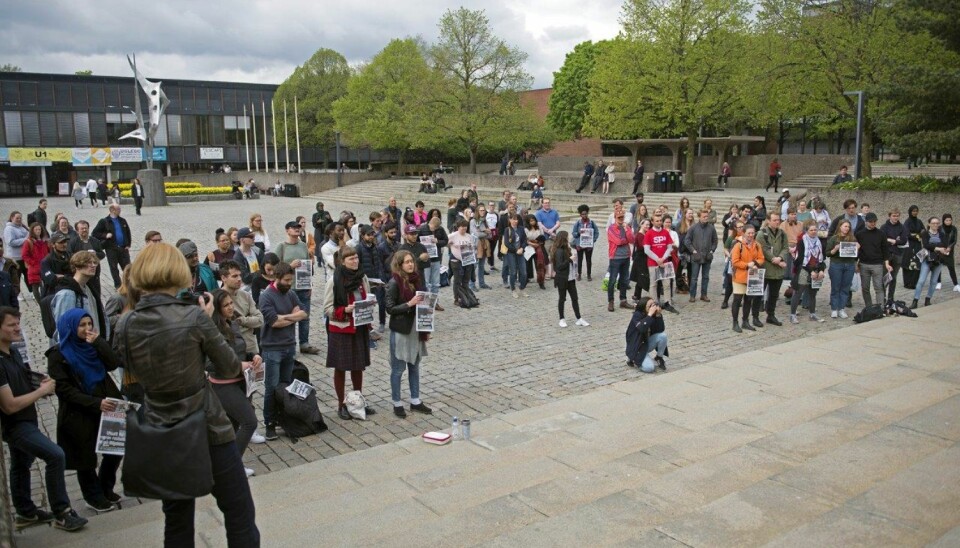 Opp mot 100 møtte fram til markering mot rasisme på Universitetet i Oslo fredag. Foto: Sofie Vega Wollbraaten