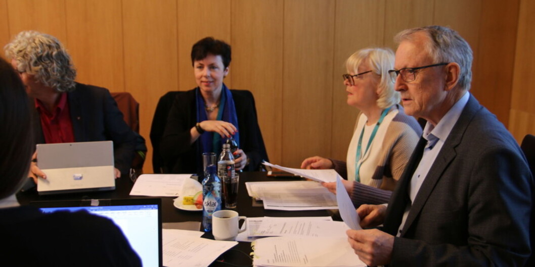 Høgskulen på Vestlandet har styremøte på Kronstad torsdag. F.v. styremedlem Tom Skauge, Aina Berg, rektor Berit Rokne og styreleiar Arvid Hallén. Foto: Ida Bergstrøm Høgskulen på Vestlandet har styremøte på Kronstad torsdag. F.v. styremedlem Tom Skauge, Aina Berg, rektor Berit Rokne og styreleiar Arvid Hallén. Foto: Ida Bergstrøm