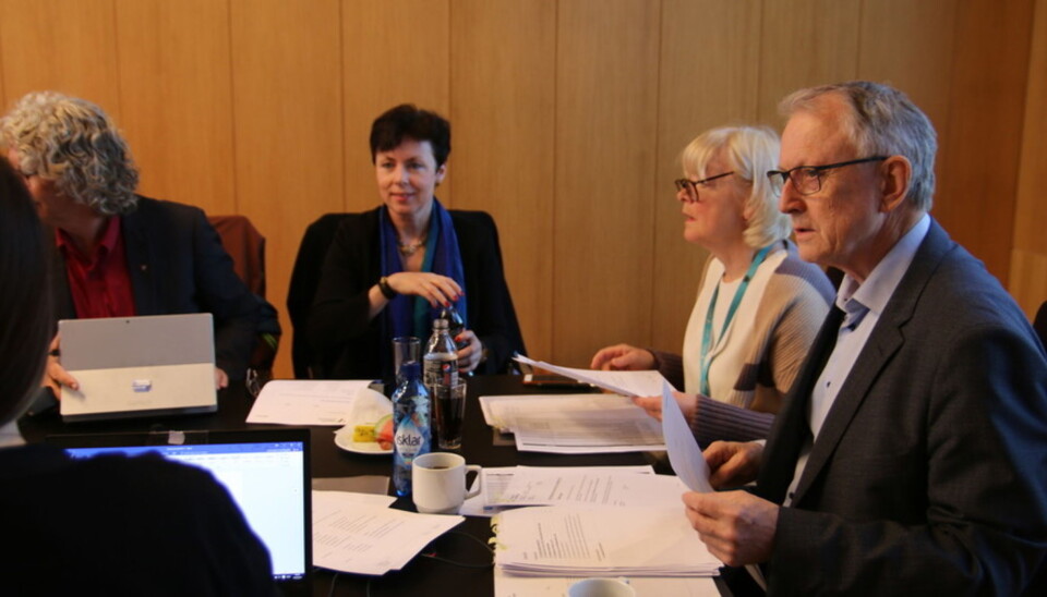 Høgskulen på Vestlandet har styremøte på Kronstad torsdag. F.v. styremedlem Tom Skauge, Aina Berg, rektor Berit Rokne og styreleiar Arvid Hallén. Foto: Ida Bergstrøm