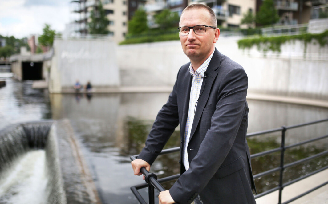 Uenigheten går på om vi som har etikk som faglig spesialfelt dermed også har bedre evne til å vurdere hva som er rett og galt enn det ikke-etikere har, oppsummerer Øyvind Kvalnes Khrono-debatten mellom filosofer om etikk . Uenigheten går på om vi som har etikk som faglig spesialfelt dermed også har bedre evne til å vurdere hva som er rett og galt enn det ikke-etikere har, oppsummerer Øyvind Kvalnes Khrono-debatten mellom filosofer om etikk .