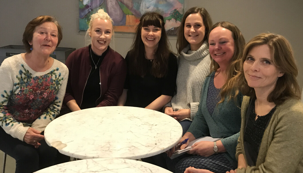 De jobber alle med pilotprosjektet internasjonalt sertifikat (Certificate of International Learning): Berit Tveit, Elin Jørandli Pedersen, Tora Nilsen, Anette Sjøstrøm, Cecilie Krüger og Kristin Oddstøl. Foto: Eva Tønnessen De jobber alle med pilotprosjektet internasjonalt sertifikat (Certificate of International Learning): Berit Tveit, Elin Jørandli Pedersen, Tora Nilsen, Anette Sjøstrøm, Cecilie Krüger og Kristin Oddstøl. Foto: Eva Tønnessen