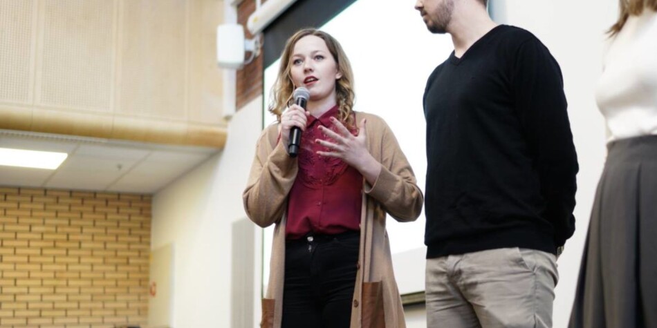 Leder av valgkomitéen for Studentparlamentet ved OsloMet, Pia Marie Næss Johansen, argumenterer for viktigheten av å stille til valg. Foto: Ketil Blom Haugstulen Leder av valgkomitéen for Studentparlamentet ved OsloMet, Pia Marie Næss Johansen, argumenterer for viktigheten av å stille til valg. Foto: Ketil Blom Haugstulen