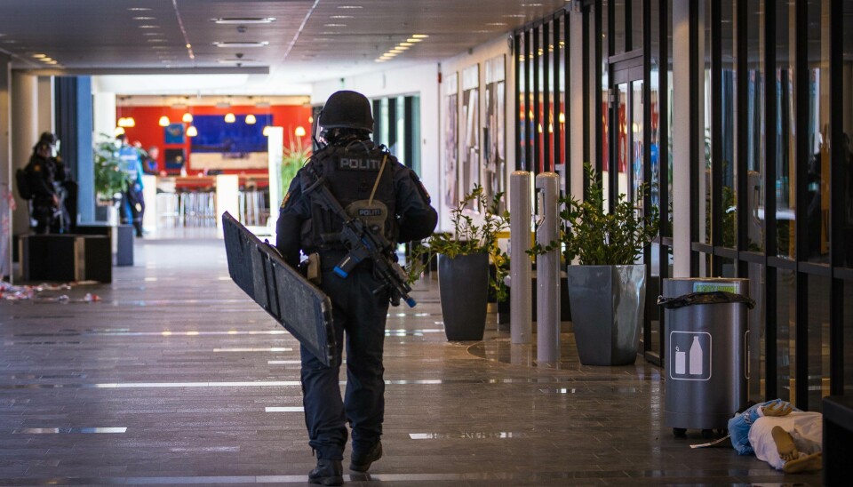 Tungt bevæpnet politi deltok i terrorøvelsen ved Nord universitet i Bodø onsdag.