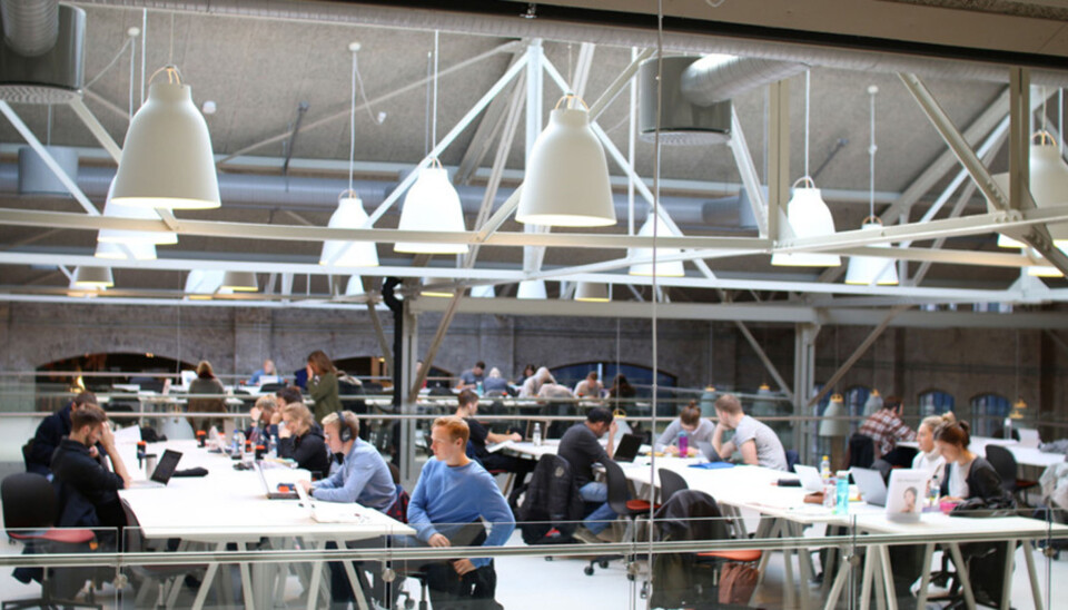 Det er kome inn 17 interne søknader til seks toppjobbar ved Høgskulen på Vestlandet. Arbeidsoppgåvene er mange i ein organisasjon som berre så vidt er slått saman. Foto: Tor H. Monsen Det er kome inn 17 interne søknader til seks toppjobbar ved Høgskulen på Vestlandet. Arbeidsoppgåvene er mange i ein organisasjon som berre så vidt er slått saman. Foto: Tor H. Monsen