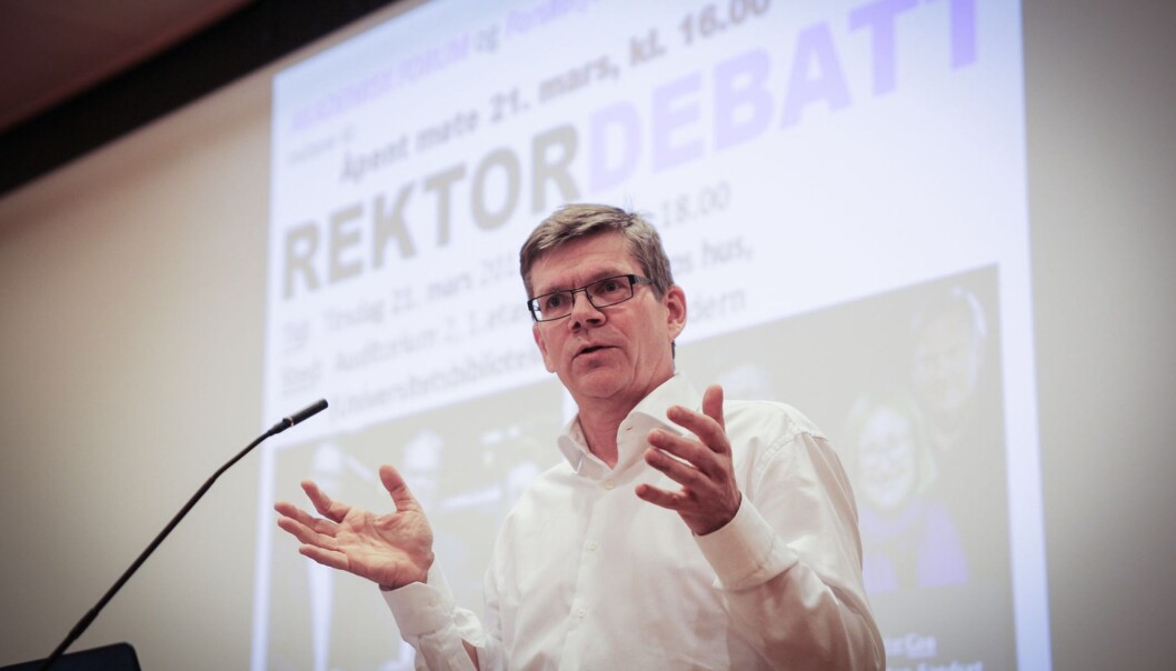 Svein Stølen mener at Universitetet i Oslo (UiO) må rekruttere raskt og med kvalitet hvis UiO skal løfte seg i den internasjonale konkurransen. Svein Stølen mener at Universitetet i Oslo (UiO) må rekruttere raskt og med kvalitet hvis UiO skal løfte seg i den internasjonale konkurransen.