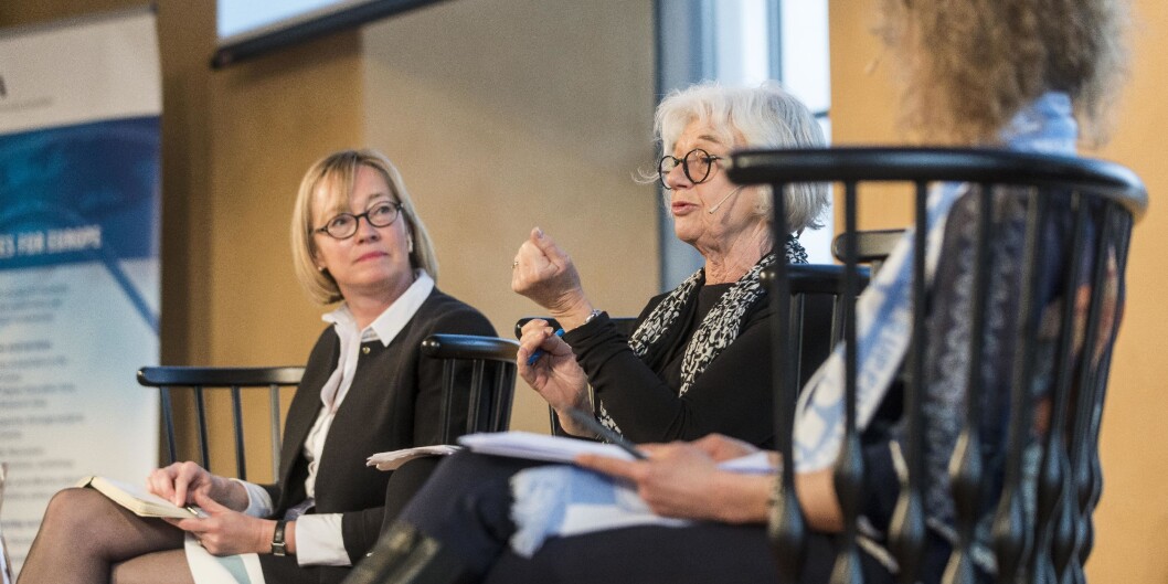 Sybille Reichert og Agneta Bladh diskuterer akademisk frihet på <span class="caps">EUA</span>-årskonferansen i Bergen. Foto: Tor Farstad Sybille Reichert og Agneta Bladh diskuterer akademisk frihet på <span class="caps">EUA</span>-årskonferansen i Bergen. Foto: Tor Farstad