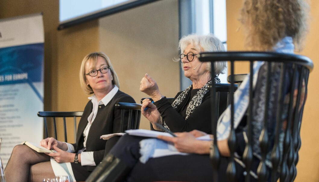 Sybille Reichert og Agneta Bladh diskuterer akademisk frihet på EUA-årskonferansen i Bergen. Foto: Tor Farstad