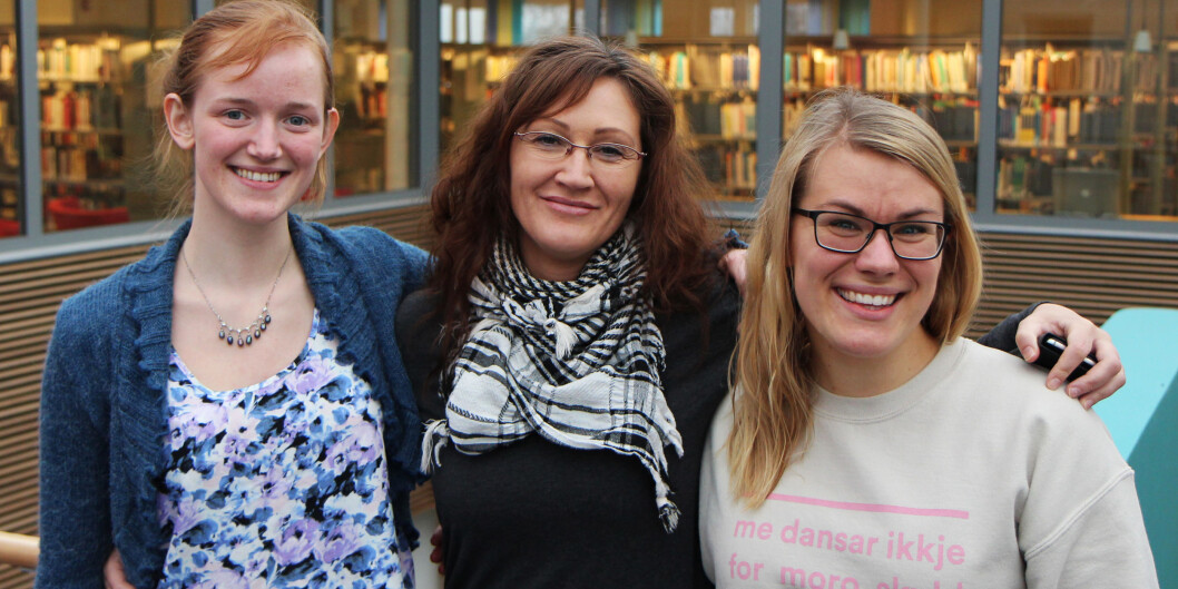 Fra venstre: Andrea Laurine Elvestad, Tone Iren Holmen og Kaja Varem Aardal, alle fra Studentorganisasjonen Nord, Nesna. Foto: Hilde V. Falch Fra venstre: Andrea Laurine Elvestad, Tone Iren Holmen og Kaja Varem Aardal, alle fra Studentorganisasjonen Nord, Nesna. Foto: Hilde V. Falch