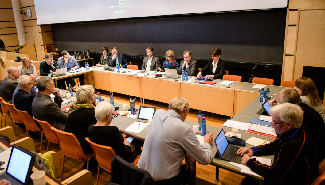 Det daværende styret ved UiT Norges arktiske universitet vedtok før sommeren at det ikke lenger skal være noe eget kunstfakultet. Nå skal en ny arbeidsgruppe vurdere framtiden til fakultetet, før det nye styret avgjør saken i november. Foto: Lars Åke Andersen Det daværende styret ved UiT Norges arktiske universitet vedtok før sommeren at det ikke lenger skal være noe eget kunstfakultet. Nå skal en ny arbeidsgruppe vurdere framtiden til fakultetet, før det nye styret avgjør saken i november. Foto: Lars Åke Andersen