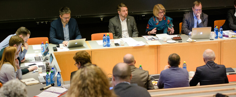 Styret ved UiT skal bestemme framtidig plassering av kunstfagene på styremøtet tirsdag. Her fra et møte i mars 2017. Foto: Lars Åke Andersen