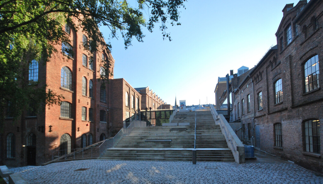 Kunsthøgskolen i Oslo holder til i den gamle seilduksfabrikken på Grünerløkka i Oslo. Foto: Helge Høifødt, Wikipedia Kunsthøgskolen i Oslo holder til i den gamle seilduksfabrikken på Grünerløkka i Oslo. Foto: Helge Høifødt, Wikipedia