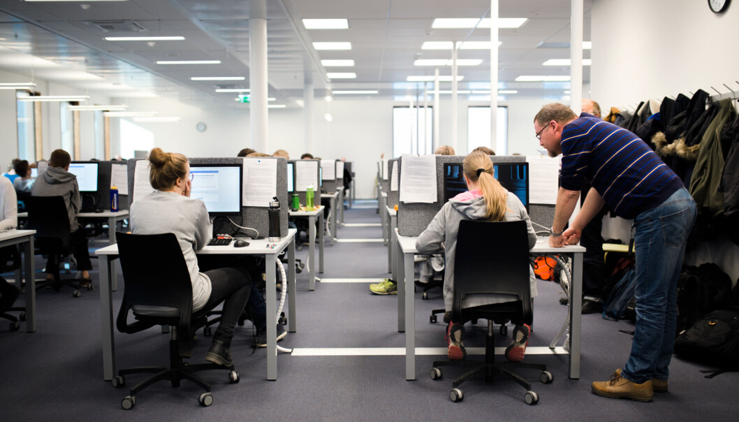 Digital eksamen i Universitetet i Oslo sitt nye eksamenslokale. Foto: Henriette Dæhli Digital eksamen i Universitetet i Oslo sitt nye eksamenslokale. Foto: Henriette Dæhli