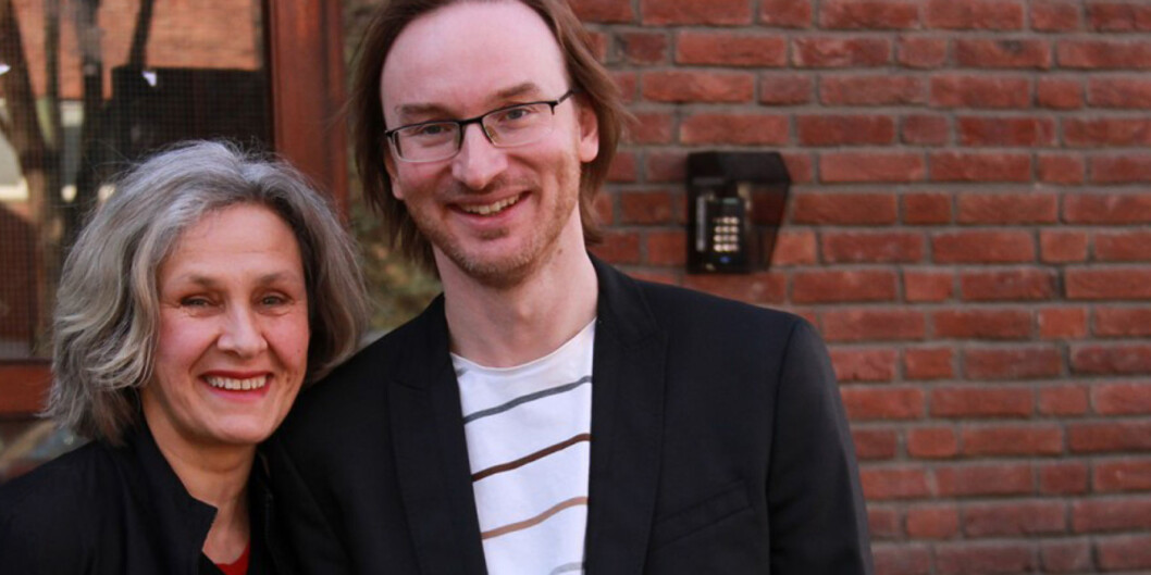 Musikkviter Alexander Refsum Jensenius i Akademiet for yngre forskere oppfordrer til å tenke stort når det gjelder humaniora-forskning. Her sammen med professor Anne Danielsen, som han leder det nyslåtte Senter for fremragende forskning, <span class="caps">RITMO</span>, sammen med. Foto: Ellen Evju Jahr Musikkviter Alexander Refsum Jensenius i Akademiet for yngre forskere oppfordrer til å tenke stort når det gjelder humaniora-forskning. Her sammen med professor Anne Danielsen, som han leder det nyslåtte Senter for fremragende forskning, <span class="caps">RITMO</span>, sammen med. Foto: Ellen Evju Jahr
