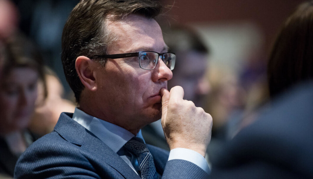 Dag Rune Olsen i Bergen skal evaluere og finne ut hva de kunne gjort annerledes etter at kun ett av årets Sentre for fremragende forskning havnet ved Universitetet i Bergen. Dag Rune Olsen i Bergen skal evaluere og finne ut hva de kunne gjort annerledes etter at kun ett av årets Sentre for fremragende forskning havnet ved Universitetet i Bergen.