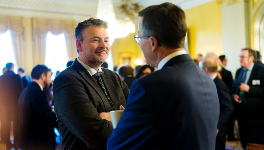— Jeg tror ikke dere finner en eneste forsker som publiserer for mye på grunn av publiseringsindikatoren, sier statssekretær Bjørn Haugstad. Her i samtale med UiB-rektor Dag Rune Olsen under onsdagens toppmøte mellom universitets- og høgskolesektoren og regjeringen. — Jeg tror ikke dere finner en eneste forsker som publiserer for mye på grunn av publiseringsindikatoren, sier statssekretær Bjørn Haugstad. Her i samtale med UiB-rektor Dag Rune Olsen under onsdagens toppmøte mellom universitets- og høgskolesektoren og regjeringen.