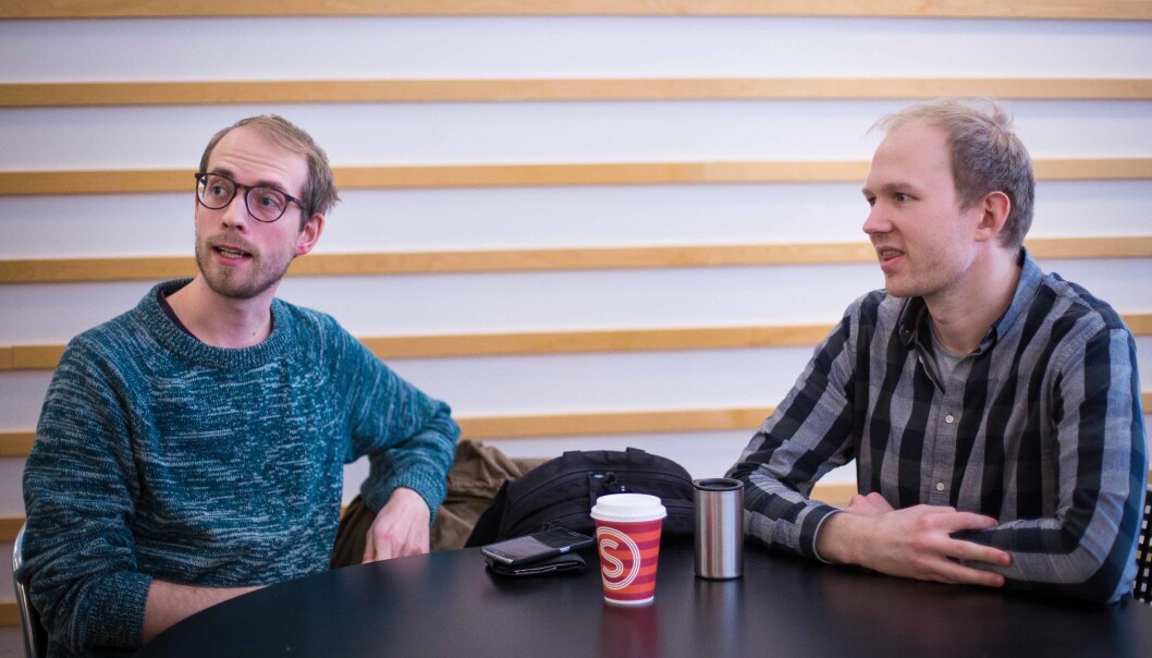 Mikael Schärer (26) og Lars Vingelsgård (29) tar master i statsvitenskap ved Universitetet i Oslo (UiO). De forteller at de har registrert at det er rektorvalg ved UiO, men at de ikke har satt seg særlig inn i det. Foto: Siri Ø. Eriksen Mikael Schärer (26) og Lars Vingelsgård (29) tar master i statsvitenskap ved Universitetet i Oslo (UiO). De forteller at de har registrert at det er rektorvalg ved UiO, men at de ikke har satt seg særlig inn i det. Foto: Siri Ø. Eriksen
