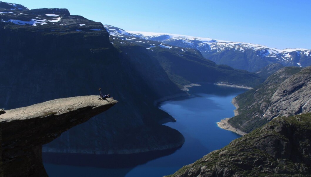Liene Lūsīte fra Latvia på Trolltunga oktober 2015. Liene valgte å reise på utveksling til Norge fordi det er velorganisert land, og fordi naturen er fantastisk. Foto: Privat Foto: Picasa Liene Lūsīte fra Latvia på Trolltunga oktober 2015. Liene valgte å reise på utveksling til Norge fordi det er velorganisert land, og fordi naturen er fantastisk. Foto: Privat Foto: Picasa