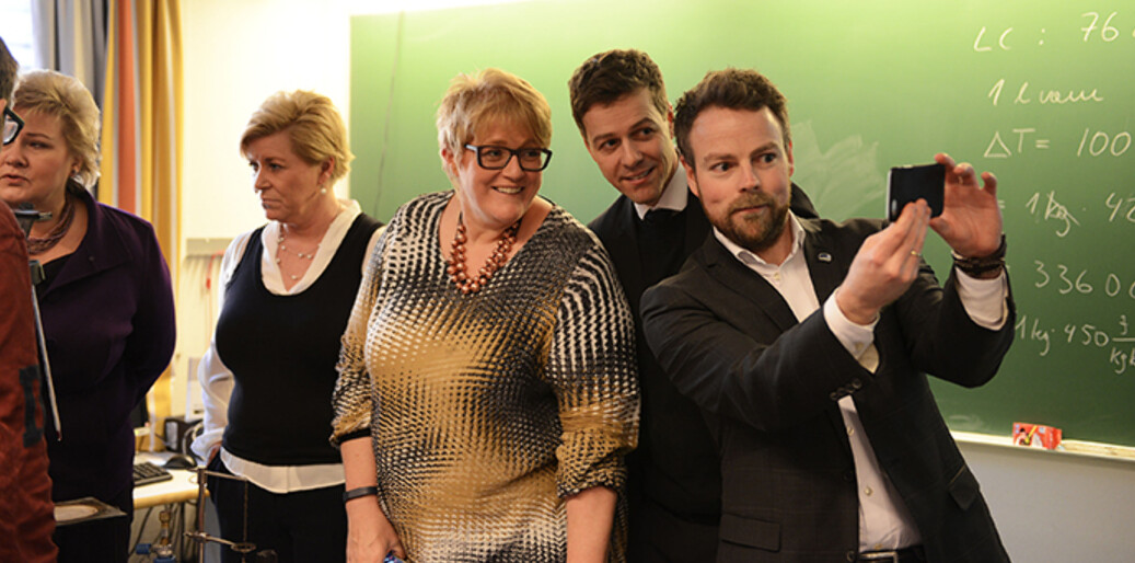 I februar 2015 besøkte Erna Solberg, Siv Jensen, Trine Skei-Grande, Knut Arild Hareide og kunnskapsminister Torbjørn Røe Isaksen lærere ved Høgskolen i Oslo og Akershus som tok videreutdanning i naturfag. Landets høyere utdanningsinstitusjoner er ikke rigget for en utdanningsreform som skal sikre at «Ingen går ut på dato», mener NIFU. Foto: Sonja Balci I februar 2015 besøkte Erna Solberg, Siv Jensen, Trine Skei-Grande, Knut Arild Hareide og kunnskapsminister Torbjørn Røe Isaksen lærere ved Høgskolen i Oslo og Akershus som tok videreutdanning i naturfag. Landets høyere utdanningsinstitusjoner er ikke rigget for en utdanningsreform som skal sikre at «Ingen går ut på dato», mener NIFU. Foto: Sonja Balci