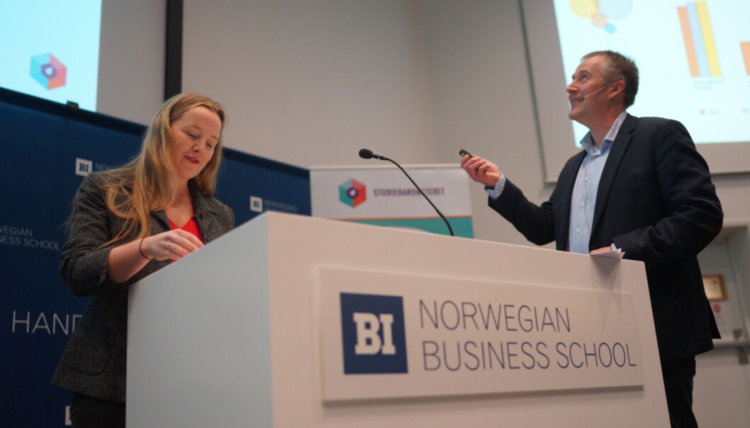 NSO-leder Marianne Andenæs presenterer Studiebarometeret sammen med NOKUTs representant, Ole-Jacob Skodvin. Foto: Ketil Blom NSO-leder Marianne Andenæs presenterer Studiebarometeret sammen med NOKUTs representant, Ole-Jacob Skodvin. Foto: Ketil Blom