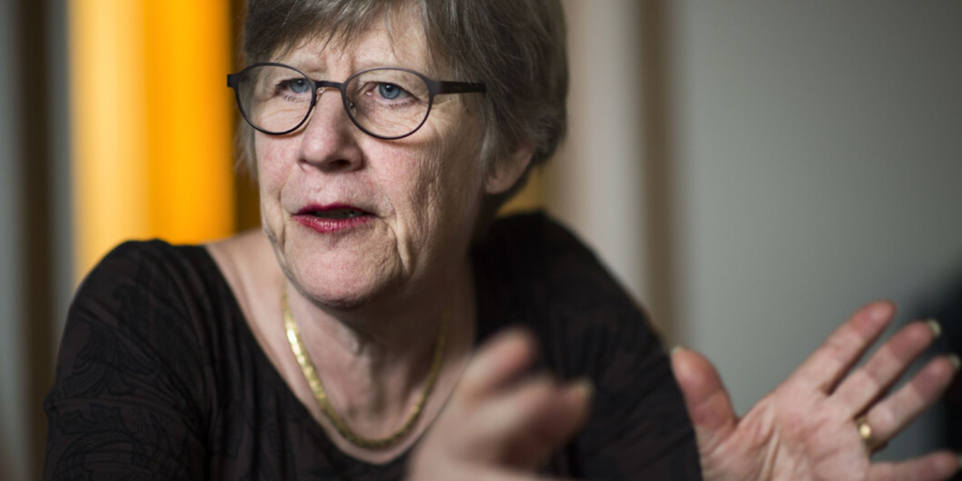 — Dette er så typisk Karolinska Institutet. De opptrer som føydalherrer og behandler oss andre som «dumme bønder», sier professor Agnes Wold ved Göteborgs universitet om prosessen der nåværende rektor på Universitet i Oslo, Ole Petter Ottersen, på overtid meldte overgang som ny rektor ved Karolinska. Foto: Robin Aron/EXP/TT — Dette er så typisk Karolinska Institutet. De opptrer som føydalherrer og behandler oss andre som «dumme bønder», sier professor Agnes Wold ved Göteborgs universitet om prosessen der nåværende rektor på Universitet i Oslo, Ole Petter Ottersen, på overtid meldte overgang som ny rektor ved Karolinska. Foto: Robin Aron/EXP/TT