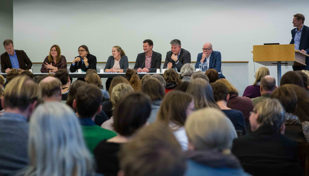 Paneldebatt om kvalitet: f.v. Curt Rice, HiOA, Agnete Wabø, Nifu/HiOA, Ragnhild Hennum, UiO, Marianne Andenæs, NSO, Terje Mørland, NOKUT, Bjørn Haugstad, Kunnskapsdepartementet og Peter Maassen, UiO. Debattleder Sveinung Skule, NIFU. Paneldebatt om kvalitet: f.v. Curt Rice, HiOA, Agnete Wabø, Nifu/HiOA, Ragnhild Hennum, UiO, Marianne Andenæs, NSO, Terje Mørland, NOKUT, Bjørn Haugstad, Kunnskapsdepartementet og Peter Maassen, UiO. Debattleder Sveinung Skule, NIFU.