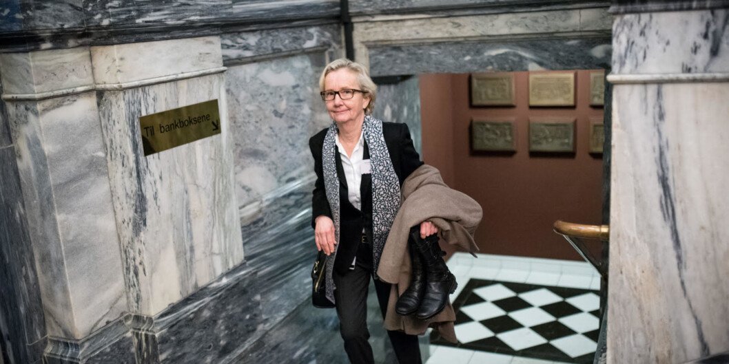 Universitetet i Oslo skiller seg ut med å behandle varslingssaker fra studenter på samme måte som fra ansatte, derfor har direktør Gunn-Elin Aa Bjørneboe ved UiO hatt over 60 varslingssaker de siste tre årene. Universitetet i Oslo skiller seg ut med å behandle varslingssaker fra studenter på samme måte som fra ansatte, derfor har direktør Gunn-Elin Aa Bjørneboe ved UiO hatt over 60 varslingssaker de siste tre årene.