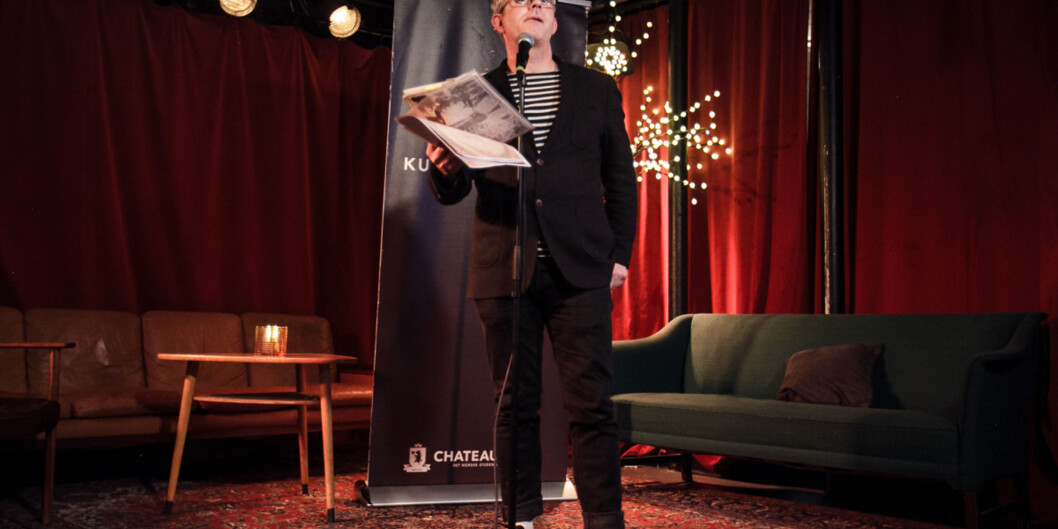 Forfatter og komiker Knut Nærum er rask med å påpeke at mange av hans barneverk er kulturjournalistikk. Blant dem er en meget kuriøs kakeoppskrift. Foto: Khrono Forfatter og komiker Knut Nærum er rask med å påpeke at mange av hans barneverk er kulturjournalistikk. Blant dem er en meget kuriøs kakeoppskrift. Foto: Khrono