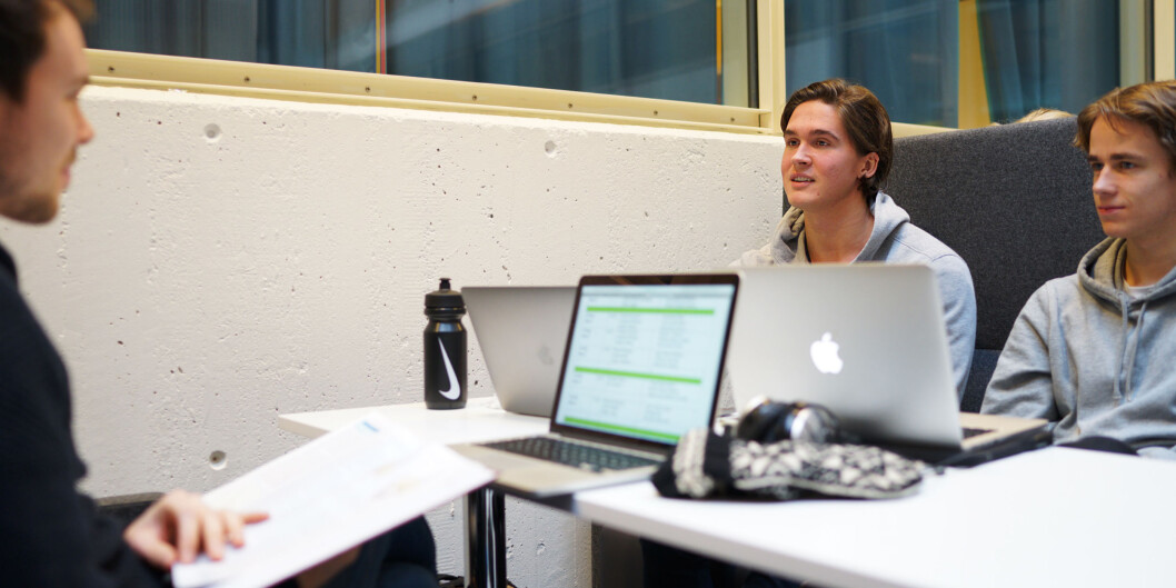 Studenter ved Høgskolen i Oslo og Akershus må ha tilgang på egen bærbar datamaskin på eksamen fra august 2017. Foto: Ketil Blom Haugstulen Studenter ved Høgskolen i Oslo og Akershus må ha tilgang på egen bærbar datamaskin på eksamen fra august 2017. Foto: Ketil Blom Haugstulen